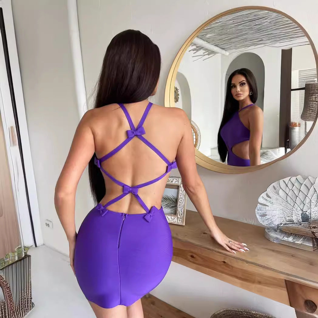 Damer figurformande Cut-Out klänning med halterneckdesign Mirla-Eva Jonsson
