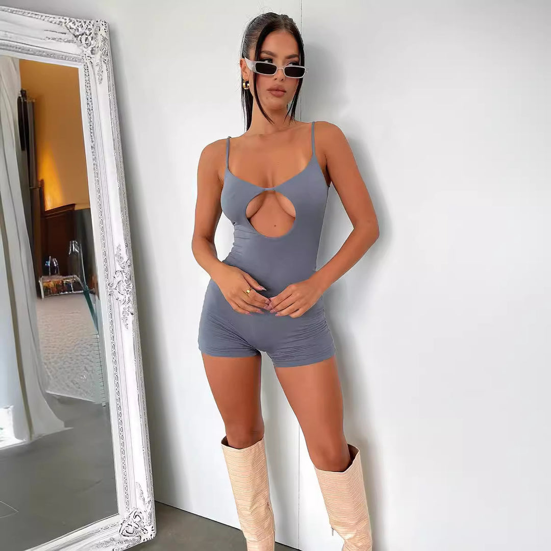 Damer figurnära byxdress med förföriska cut-out och spagettiband Mirla-Eva Jonsson