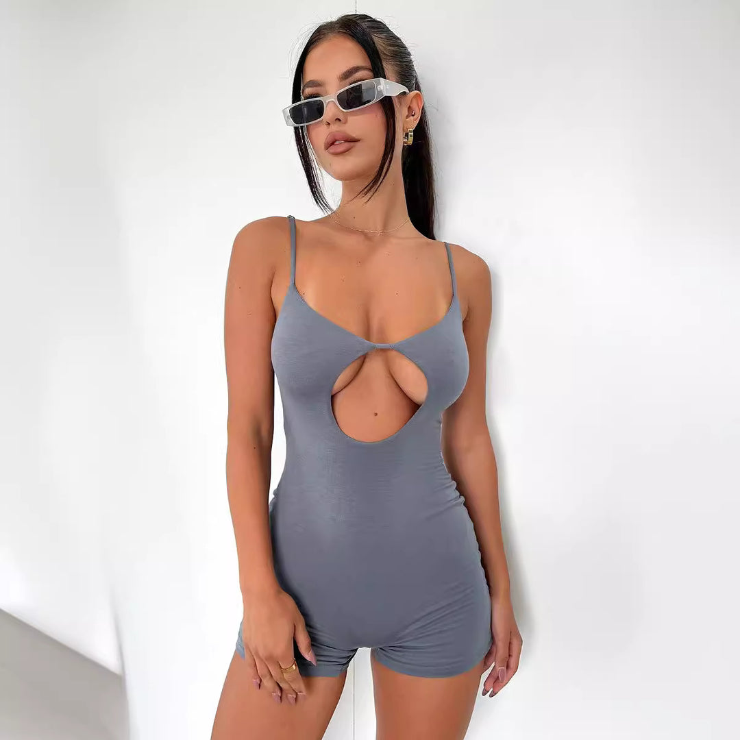 Damer figurnära byxdress med förföriska cut-out och spagettiband Mirla-Eva Jonsson