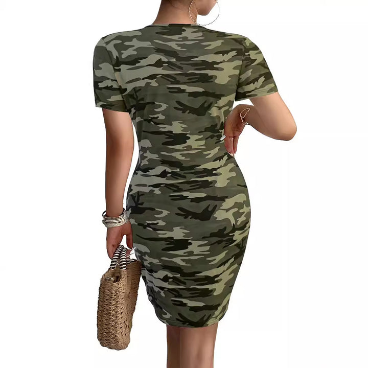 Damer figurnära camouflageklänning med V-ringad och elastiskt material Mirla-Eva Jonsson