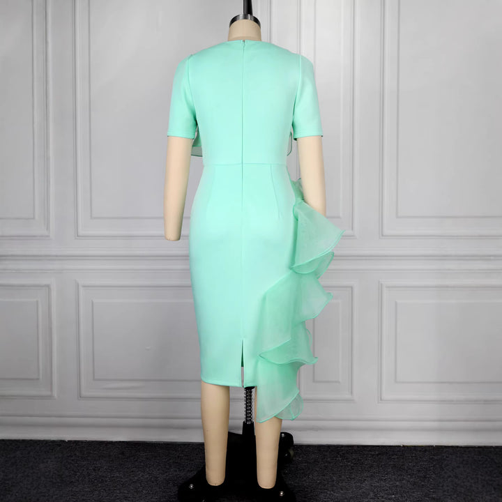 Damer figurnära cocktailklänning med elegant volangdesign Mirla-Eva Jonsson