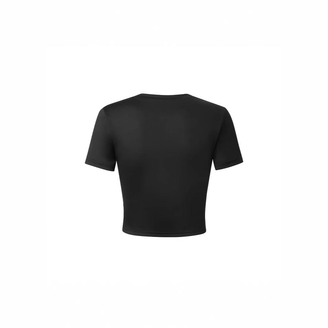 Damer figurnära crop-t-shirt i andningsbart material Mirla-Eva Jonsson