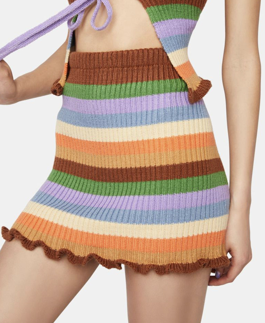 Damer figurnära crop-top med fashionabla ränder och volangdetaljer Mirla-Eva Jonsson