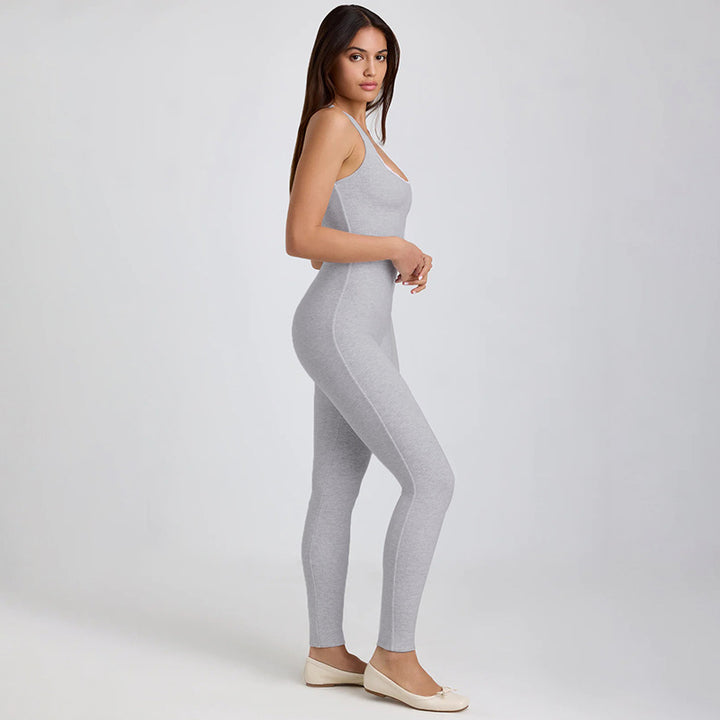 Damer figurnära jumpsuit med smala stänger och slät finish Mirla-Eva Jonsson