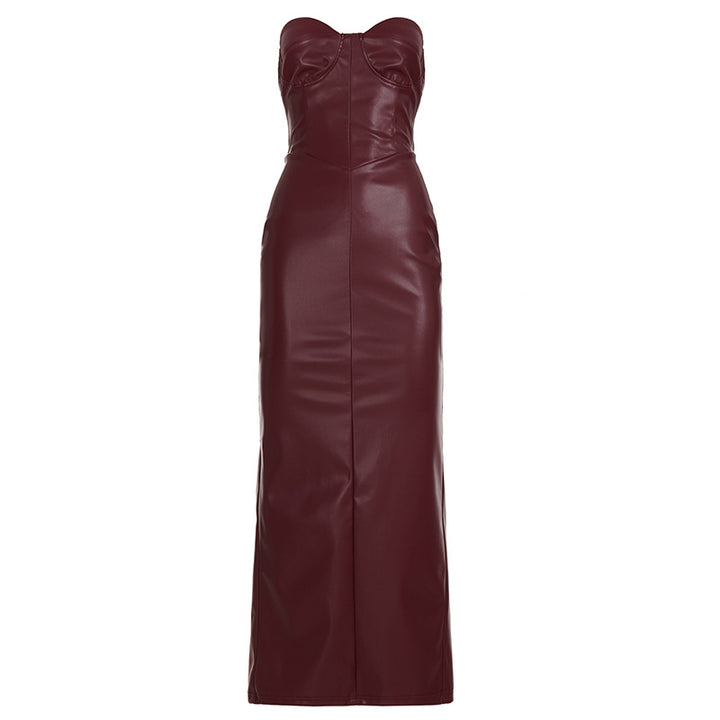 Damer figurnära konstläderklänning med hjärtformad neckline och elegant snitt Mirla-Eva Jonsson