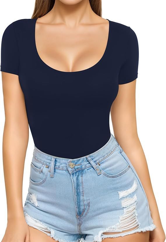 Damer figurnära kortärmad bodysuit med rundad utskärning och sömlöst design Mirla-Eva Jonsson