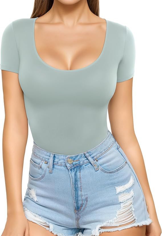 Damer figurnära kortärmad bodysuit med rundad utskärning och sömlöst design Mirla-Eva Jonsson
