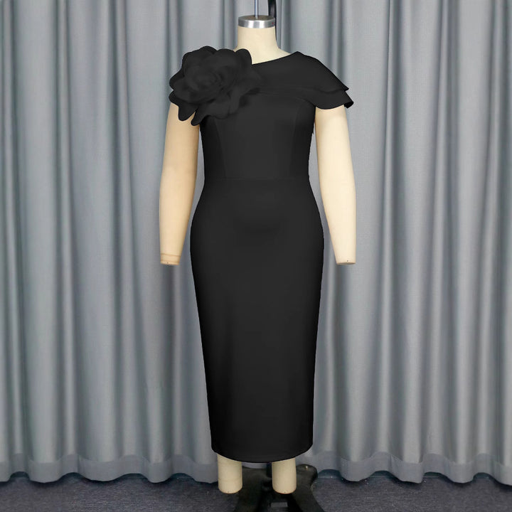 Damer figurnära kvällsklänning med 3D-blomapplikation Mirla-Eva Jonsson