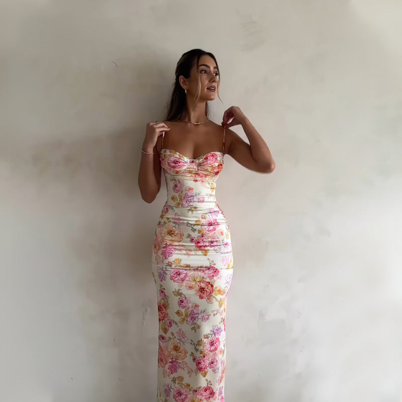 Damer figurnära maxiklänning med blommönster och elegant V-ringning Mirla-Eva Jonsson