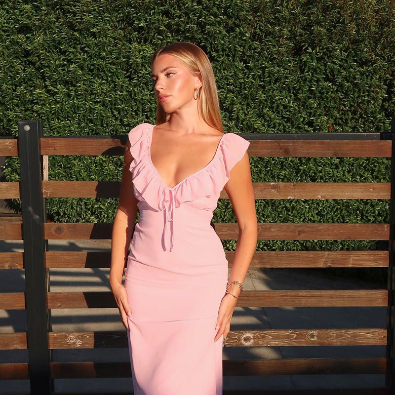 Damer figurnära maxiklänning med volangdetaljer och V-ringning Mirla-Eva Jonsson