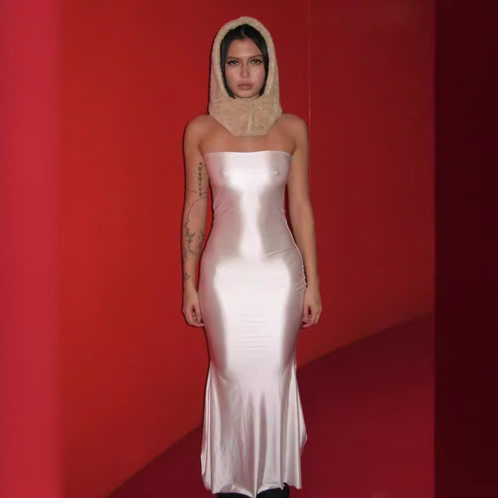 Damer figurnära satin maxi-klänning med off-shoulder design och unik V-ringning Eva Jonsson-Eva Jonsson