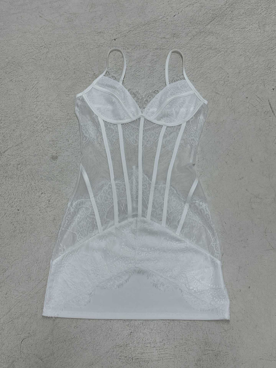 Damer figurnära spetsblus med transparenta inslag Mirla-Eva Jonsson