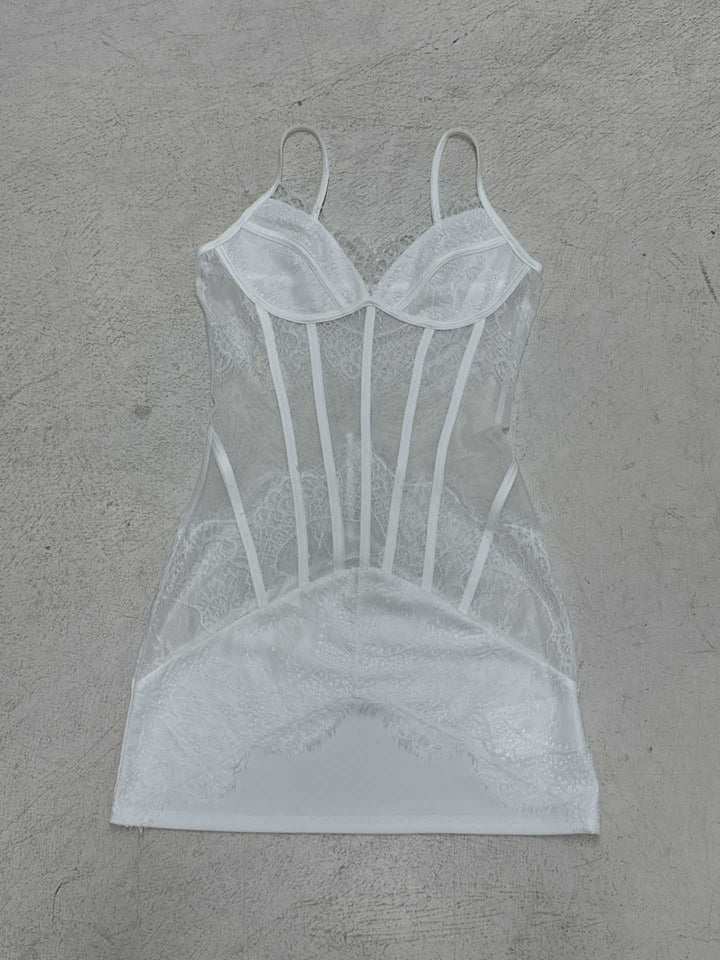 Damer figurnära spetsblus med transparenta inslag Mirla-Eva Jonsson