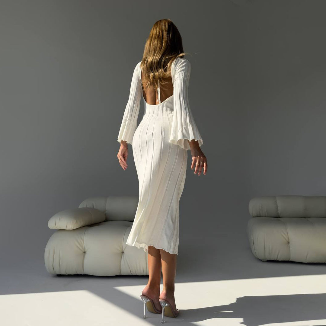 Damer figurnära stickad klänning med trumpetärmar Mirla-Eva Jonsson