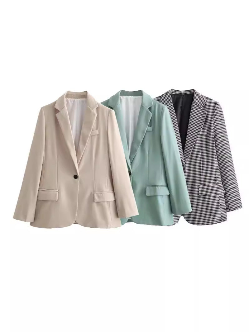Damer figursydd blazer med elegant revers och praktiska fickor Mirla-Eva Jonsson