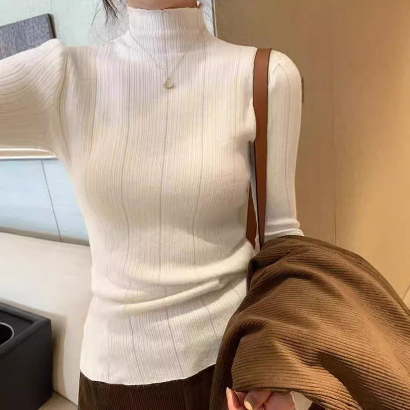 Damer finstickad tröja i en modern skärning med hög krage Mirla-Eva Jonsson