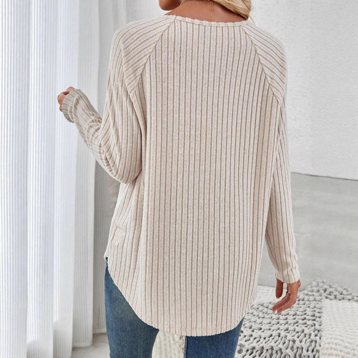 Damer finstickad tröja med elegant ribbdesign och avslappnad passform Mirla-Eva Jonsson