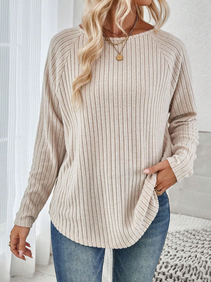 Damer finstickad tröja med elegant ribbdesign och avslappnad passform Mirla-Eva Jonsson