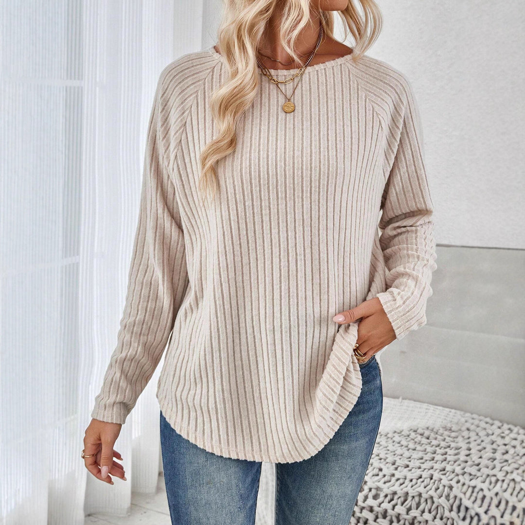 Damer finstickad tröja med elegant ribbdesign och avslappnad passform Mirla-Eva Jonsson