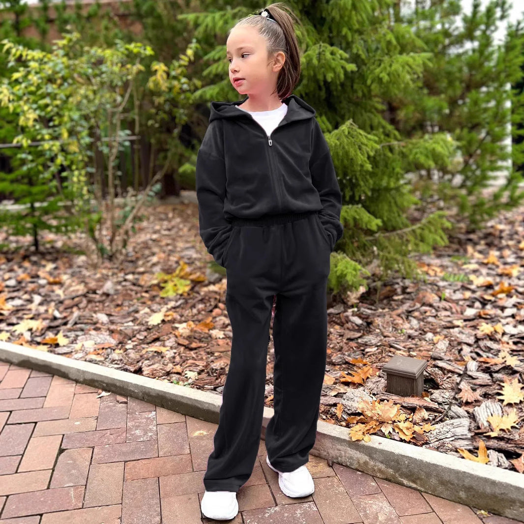 Damer fleece-sportdräkt med hoodiejacka och vida byxor Mirla-Eva Jonsson