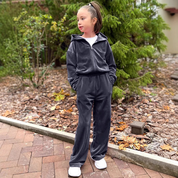 Damer fleece-sportdräkt med hoodiejacka och vida byxor Mirla-Eva Jonsson