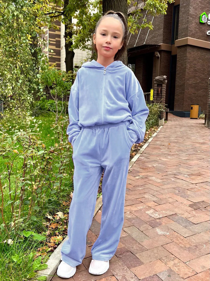 Damer fleece-sportdräkt med hoodiejacka och vida byxor Mirla-Eva Jonsson