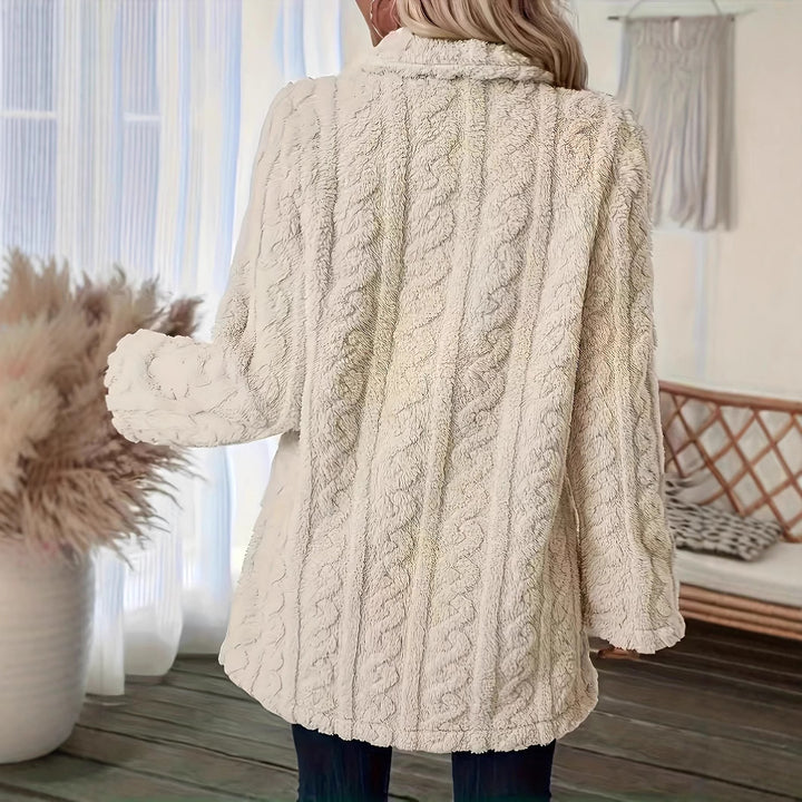 Damer fleece-vinterjacka med strukturerad design och eleganta knappar Mirla-Eva Jonsson