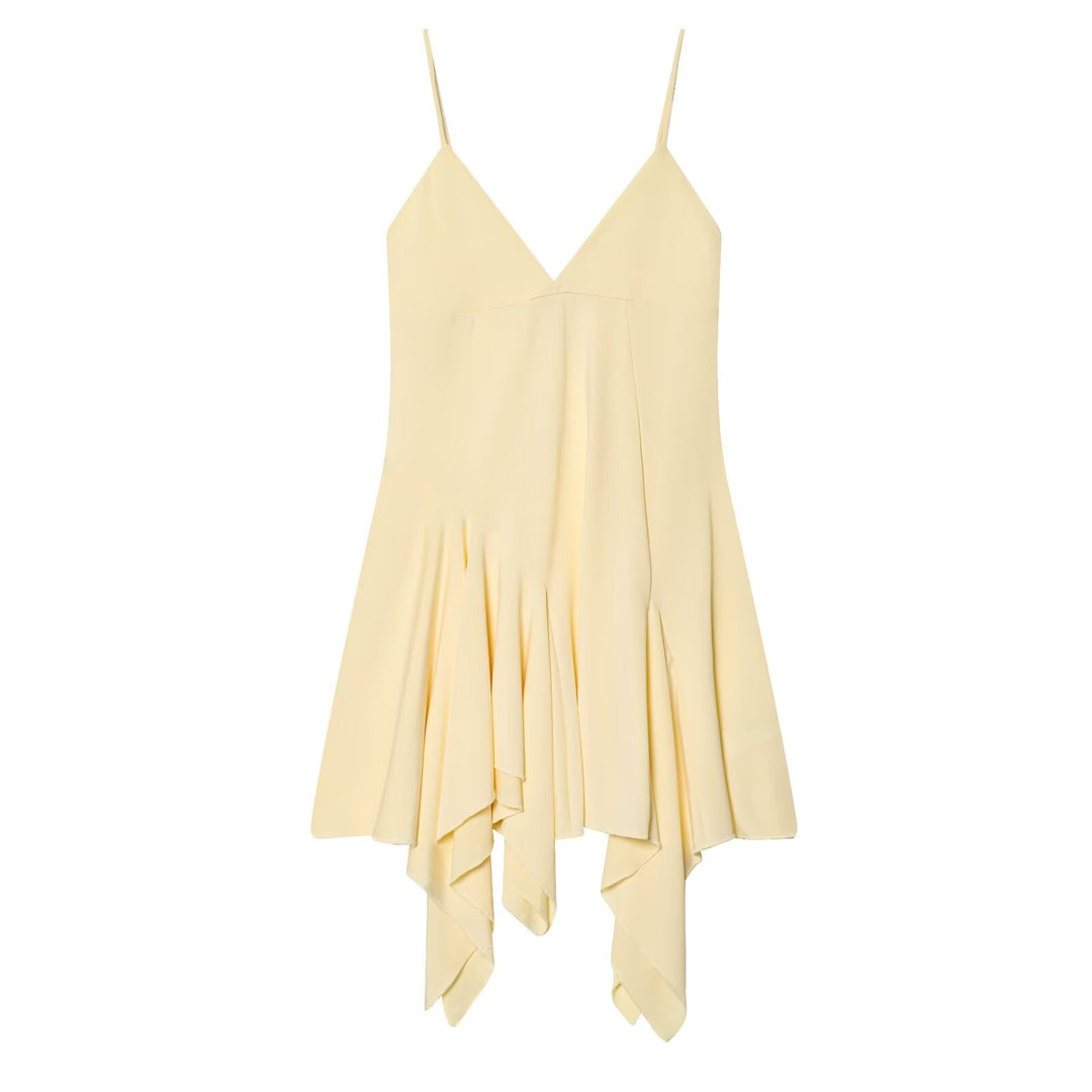 Damer flödande spaghetti-bandsklänning med asymmetrisk fåll och elegant drapering Mirla-Eva Jonsson
