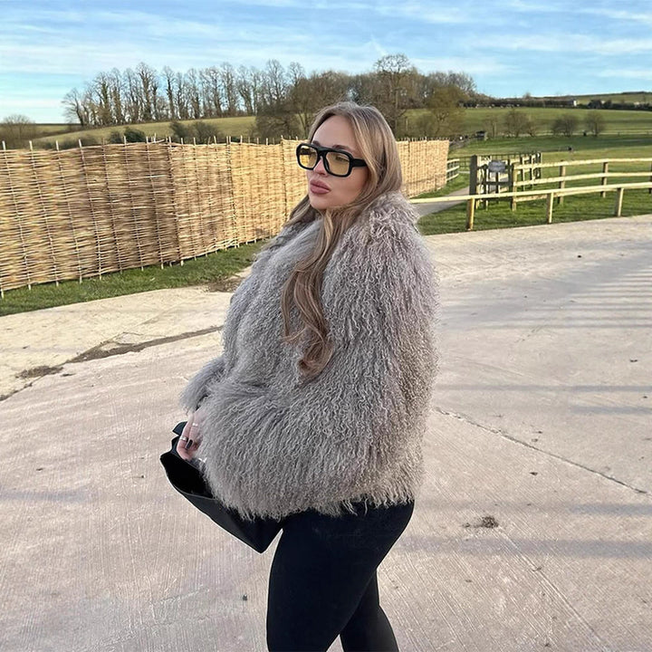 Damer fluffig pälsjacka med mjuk passform och voluminösa ärmar Eva Jonsson-Eva Jonsson