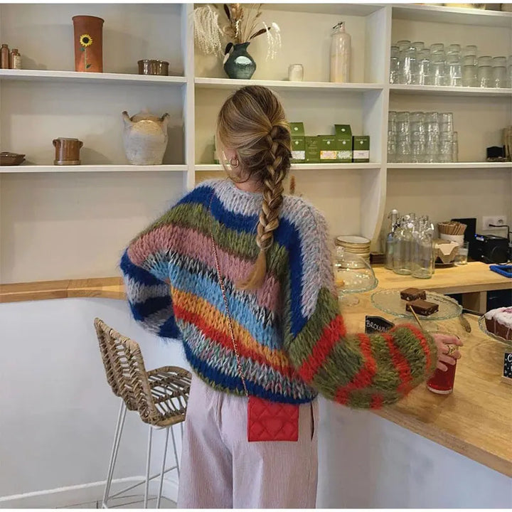 Damer fluffig stickad tröja med iögonfallande färgdesign Mirla-Eva Jonsson