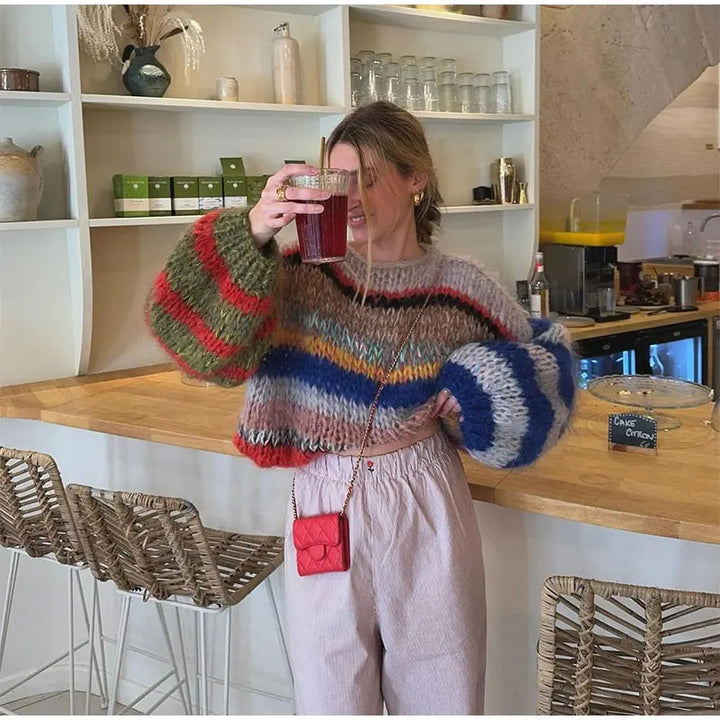 Damer fluffig stickad tröja med iögonfallande färgdesign Mirla-Eva Jonsson