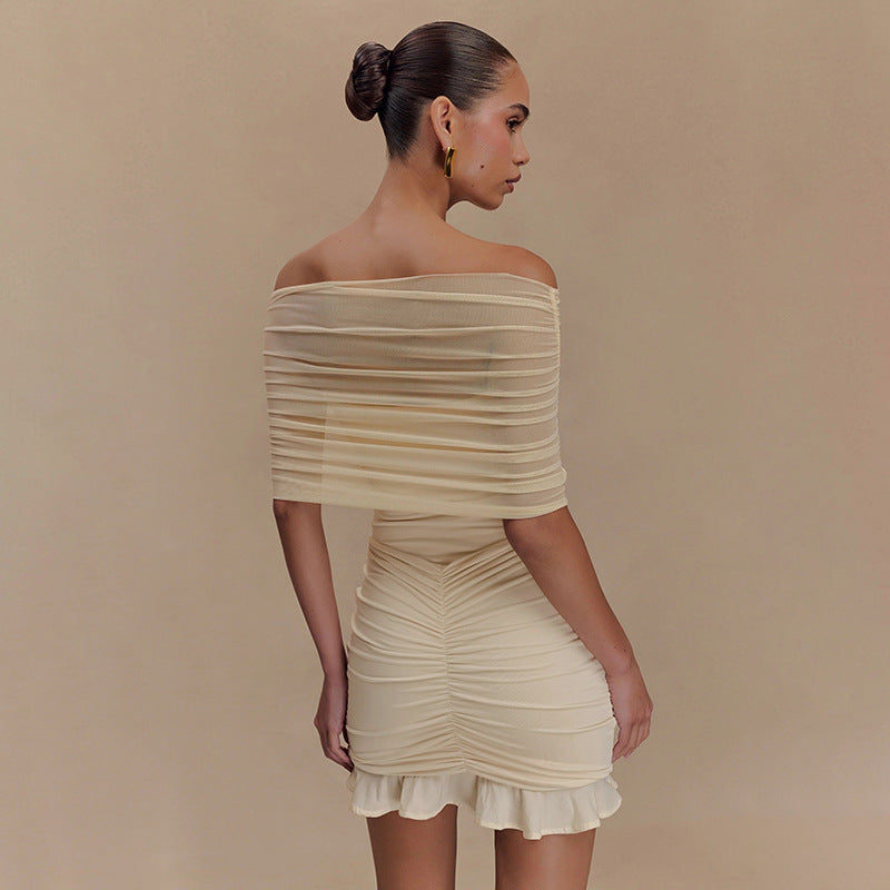 Damer förföriskt bodycon-klänning med off-shoulder design och ruched detaljer Mirla-Eva Jonsson