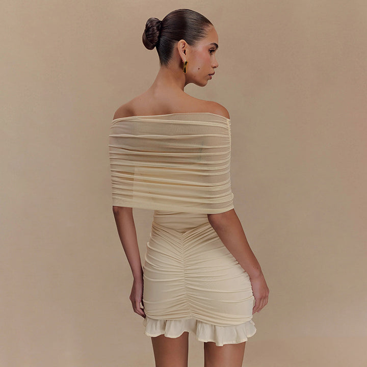 Damer förföriskt bodycon-klänning med off-shoulder design och ruched detaljer Mirla-Eva Jonsson