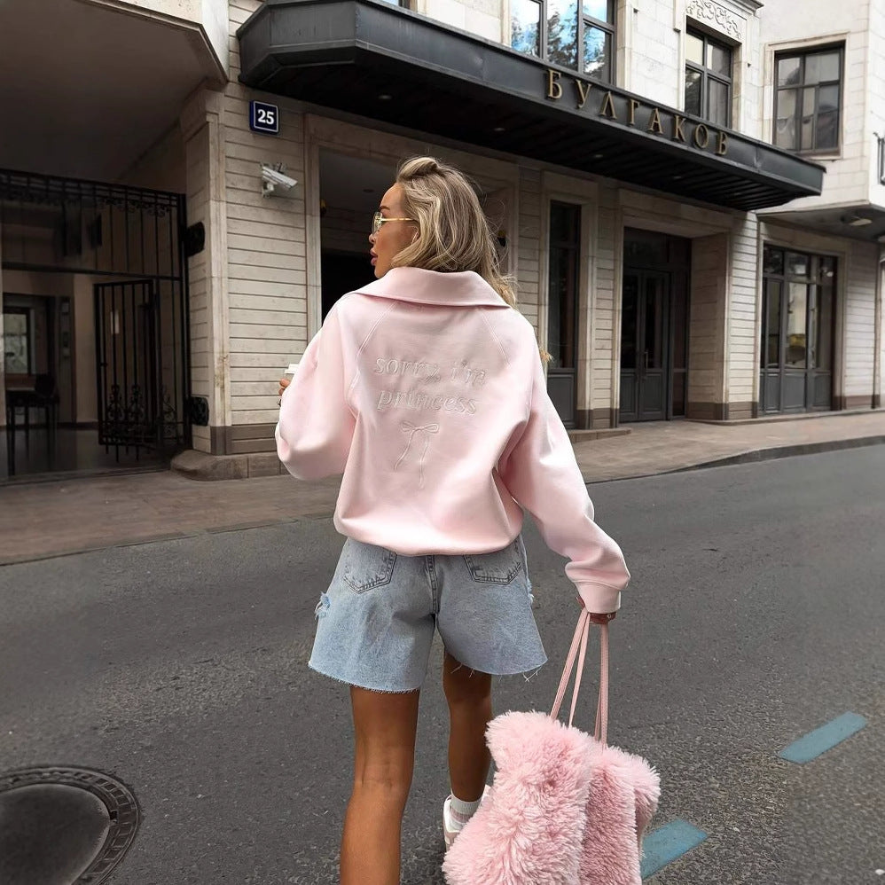 Damer fritids sweatshirt med broderad text Mirla-Eva Jonsson