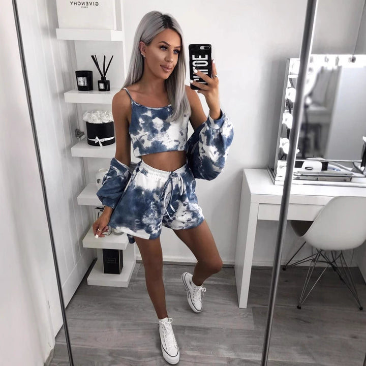 Damer fritidsset med kort topp och avslappnade shorts Mirla-Eva Jonsson