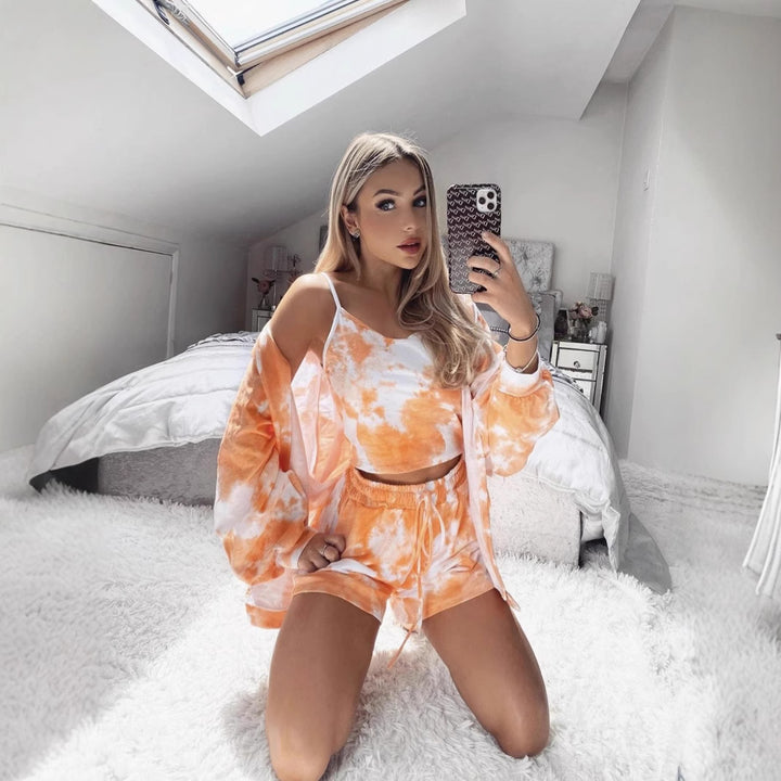 Damer fritidsset med kort topp och avslappnade shorts Mirla-Eva Jonsson