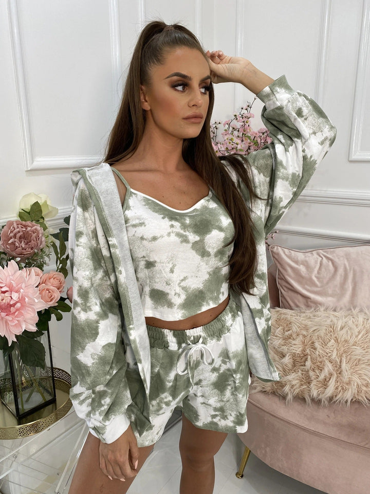 Damer fritidsset med kort topp och avslappnade shorts Mirla-Eva Jonsson