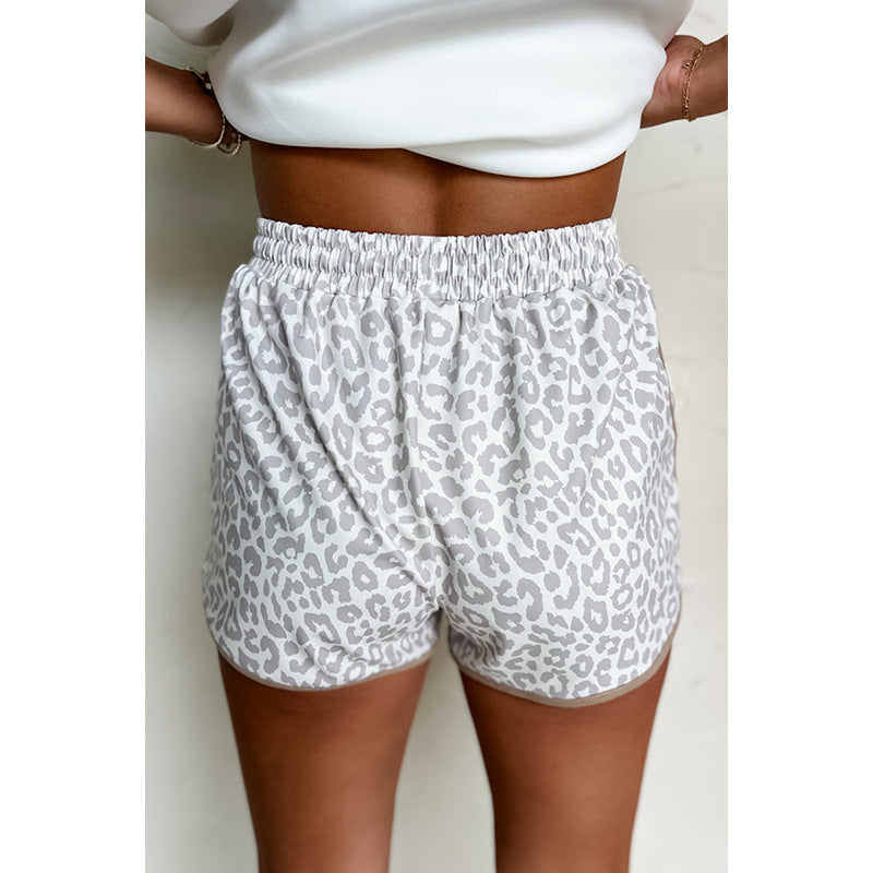 Damer fritidsshorts med modernt leopardmönster och elastisk midja Mirla-Eva Jonsson