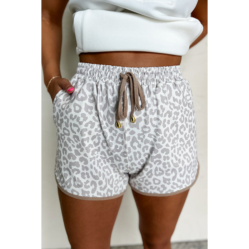 Damer fritidsshorts med modernt leopardmönster och elastisk midja Mirla-Eva Jonsson