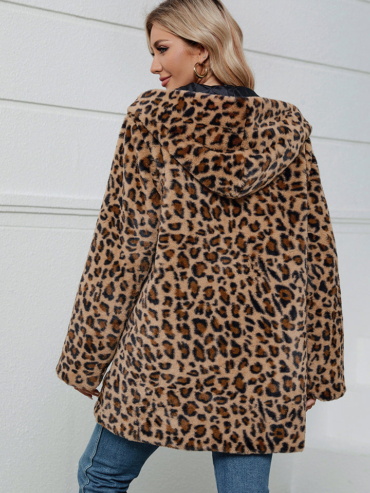 Damer futuristisk leopardpälsjacka Mirla-Eva Jonsson