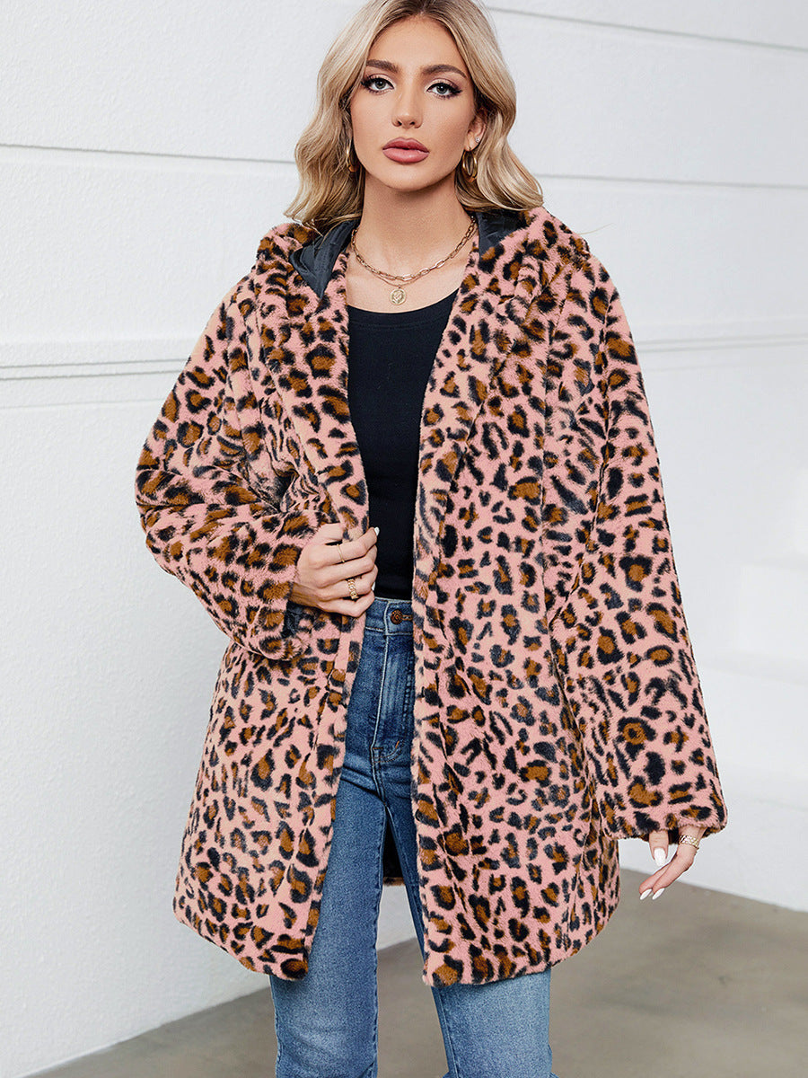 Damer futuristisk leopardpälsjacka Mirla-Eva Jonsson