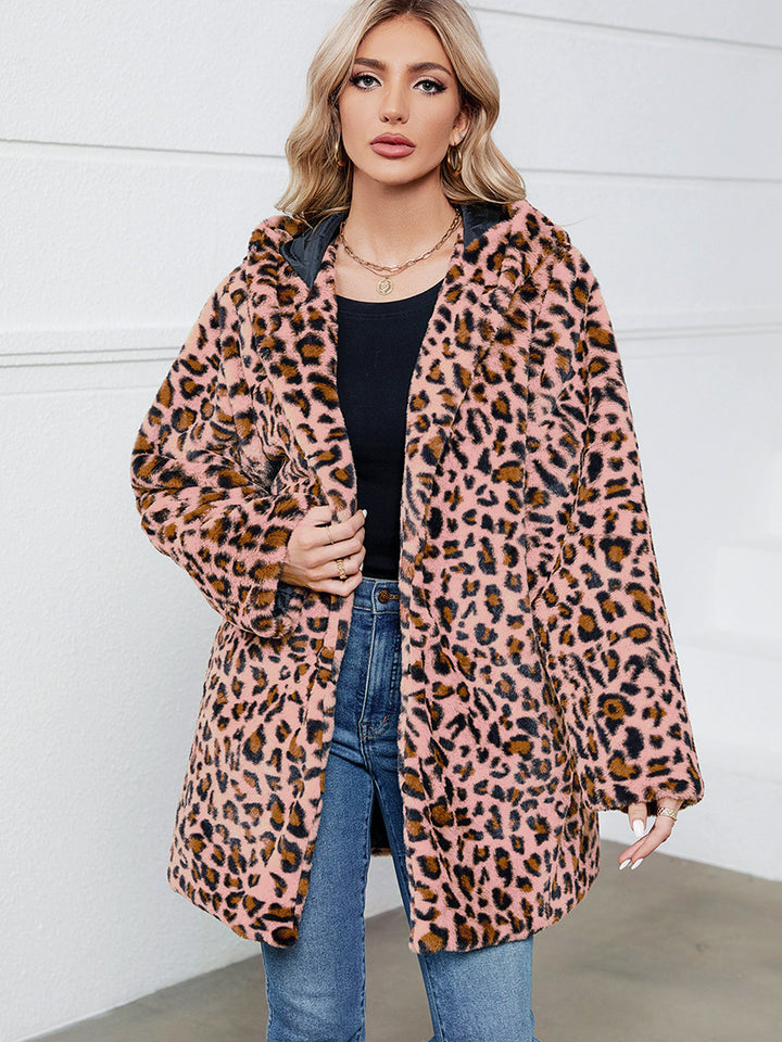 Damer futuristisk leopardpälsjacka Mirla-Eva Jonsson