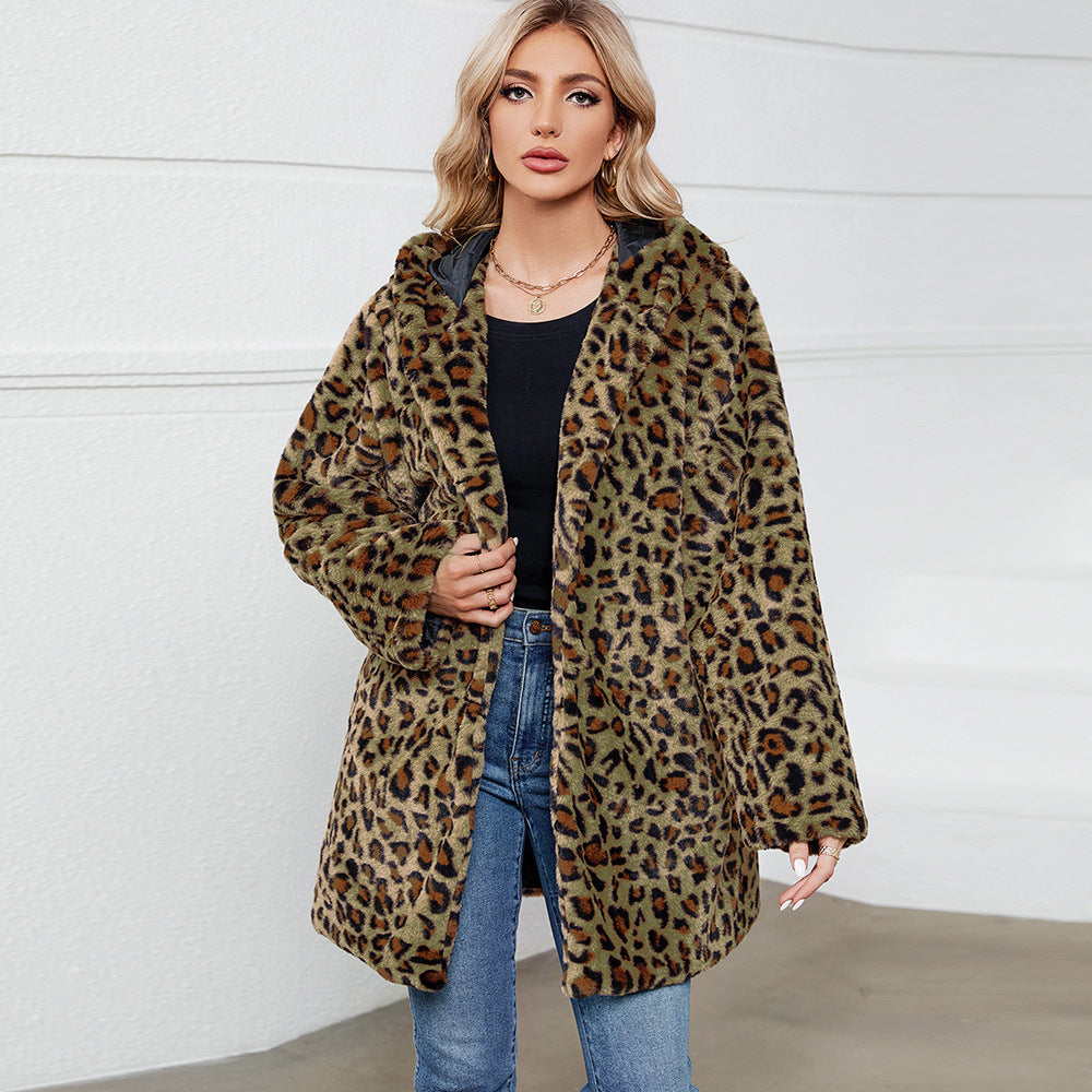Damer futuristisk leopardpälsjacka Mirla-Eva Jonsson