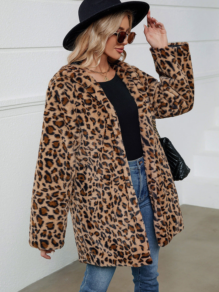 Damer futuristisk leopardpälsjacka Mirla-Eva Jonsson