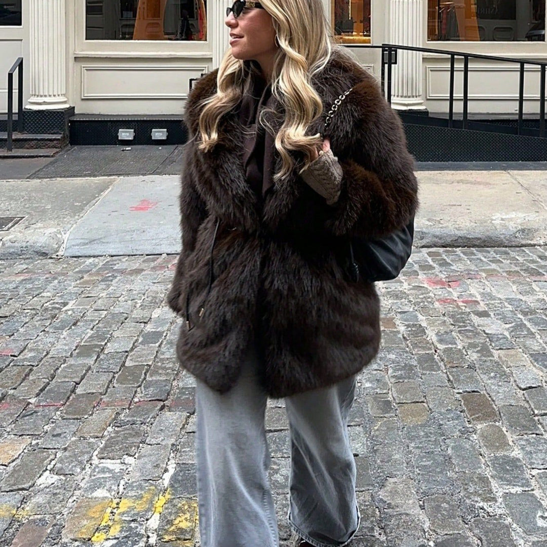 Damer glamourös konstpälskappa med bred revers och midjebälte Eva Jonsson-Eva Jonsson