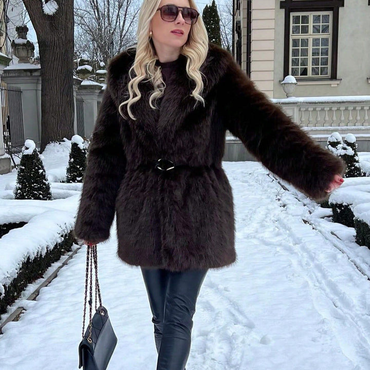 Damer glamourös konstpälskappa med bred revers och midjebälte Eva Jonsson-Eva Jonsson