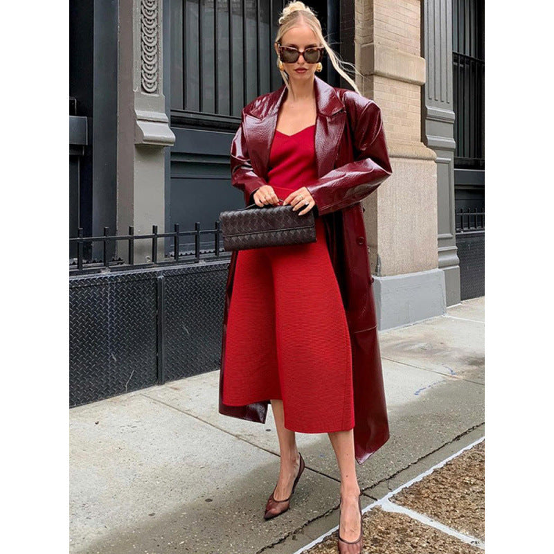 Damer glänsande konstläderjacka med oversize snitt och eleganta detaljer Mirla-Eva Jonsson