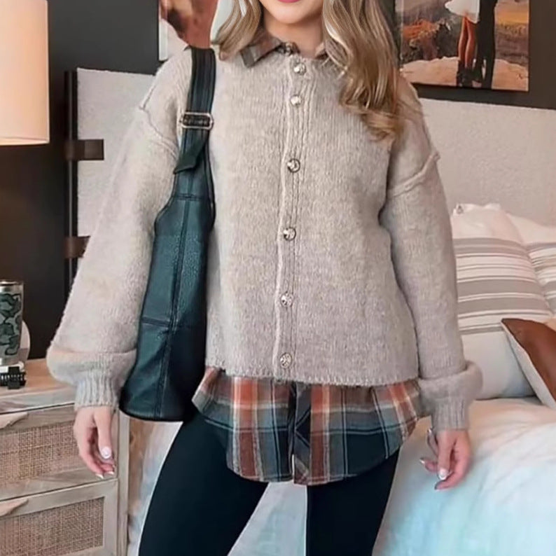 Damer gosig stickad kappa med voluminösa ärmar och gyllene knapppdetaljer Eva Jonsson-Eva Jonsson