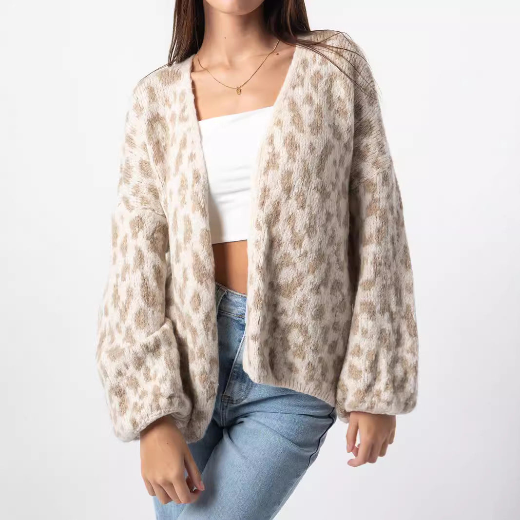 Damer grovstickad cardigan med stiligt leopardmönster och bekväma oversize-detaljer Eva Jonsson-Eva Jonsson