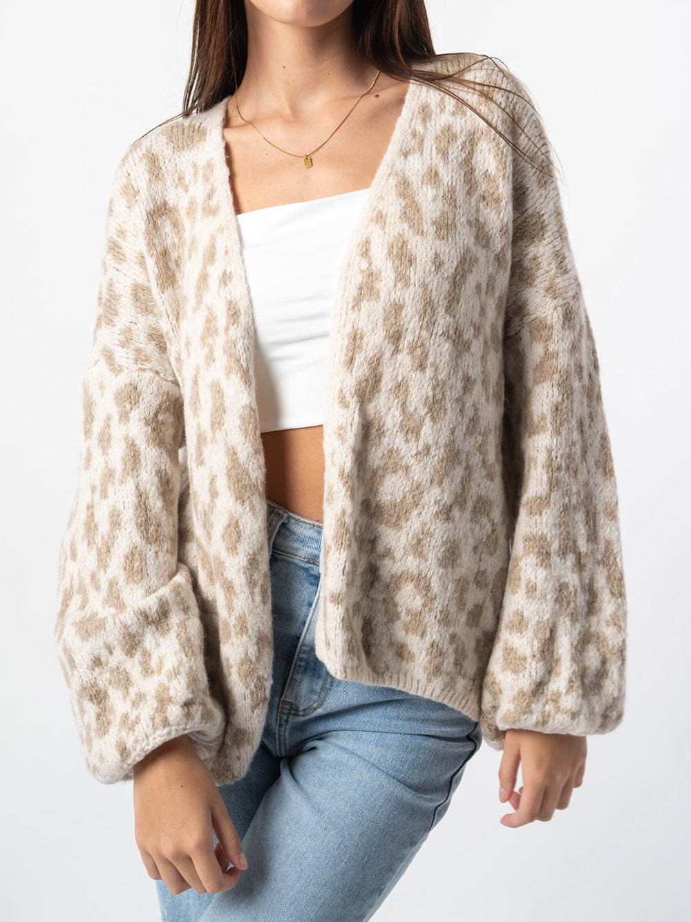 Damer grovstickad cardigan med stiligt leopardmönster och bekväma oversize-detaljer Eva Jonsson-Eva Jonsson